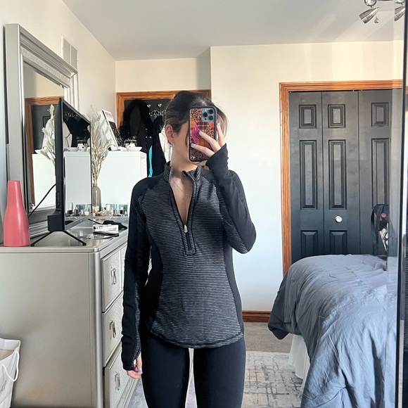 Reversible 1/4 zip Lululemon Jacket - Picture 4 of 5
